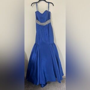 Mac Duggal Cassandra Stone Blue Silver Belteded Gem Design Size 4 Formal Dress
